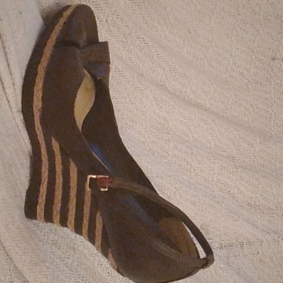 Shoes - Picture 2 of 4